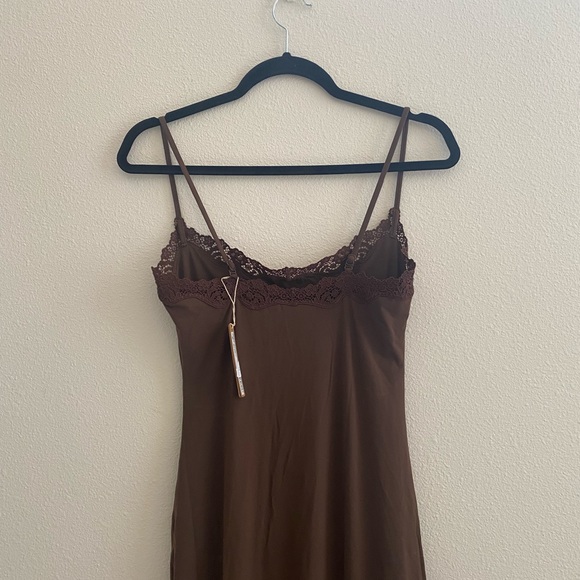 SKIMS fits everybody lace long slip dress in Cocoa size M new with tag - Picture 6 of 8